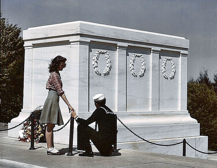 Arlington National Cemetery - sailor and his girl at the Tomb of Unknowns
