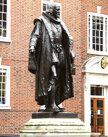 Sir Francis Bacon statue