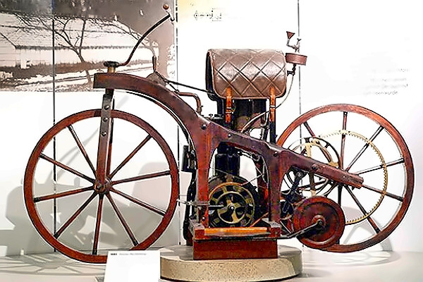[1885 - First motorcycle, made by Gottlieb Daimler, is patented]