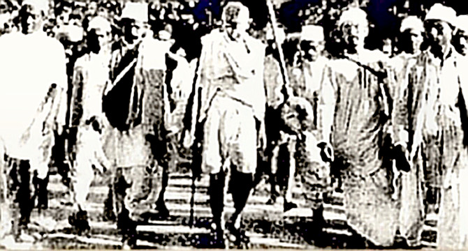 Gandhi with companions on march to sea