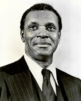 Actor Moses Gunn