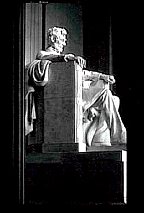 Lincoln seated by Daniel French