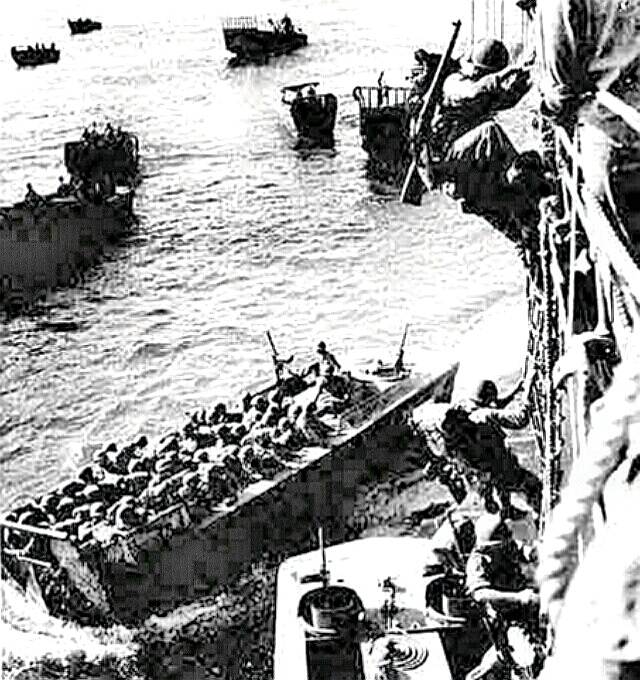 Tarawa - Marines disembarking to Higgins boat