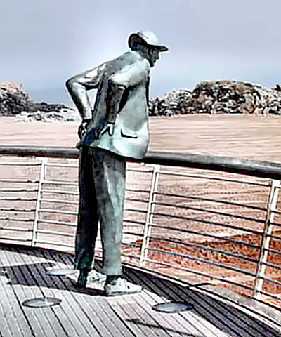 Statue of Jacques Tati as Mr. Hulot